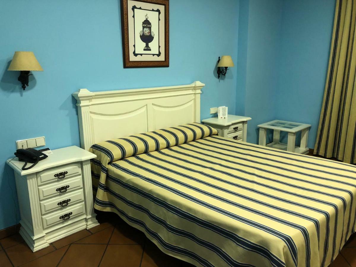 Los Bronces Lucena Buitenkant foto